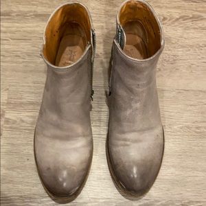 Frye Women's Carson Piping Bootie in Graphite